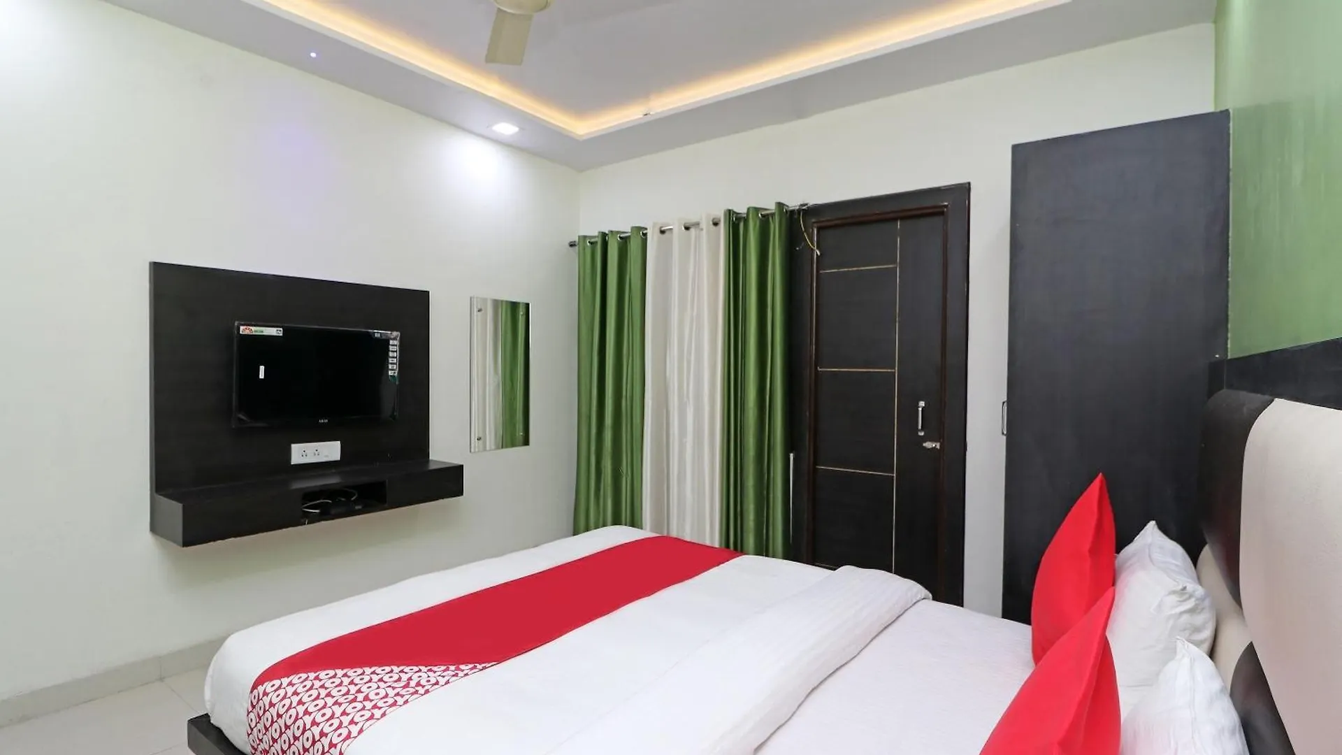 אגרה Oyo Hotel The Orient Tree 4*,  הודו