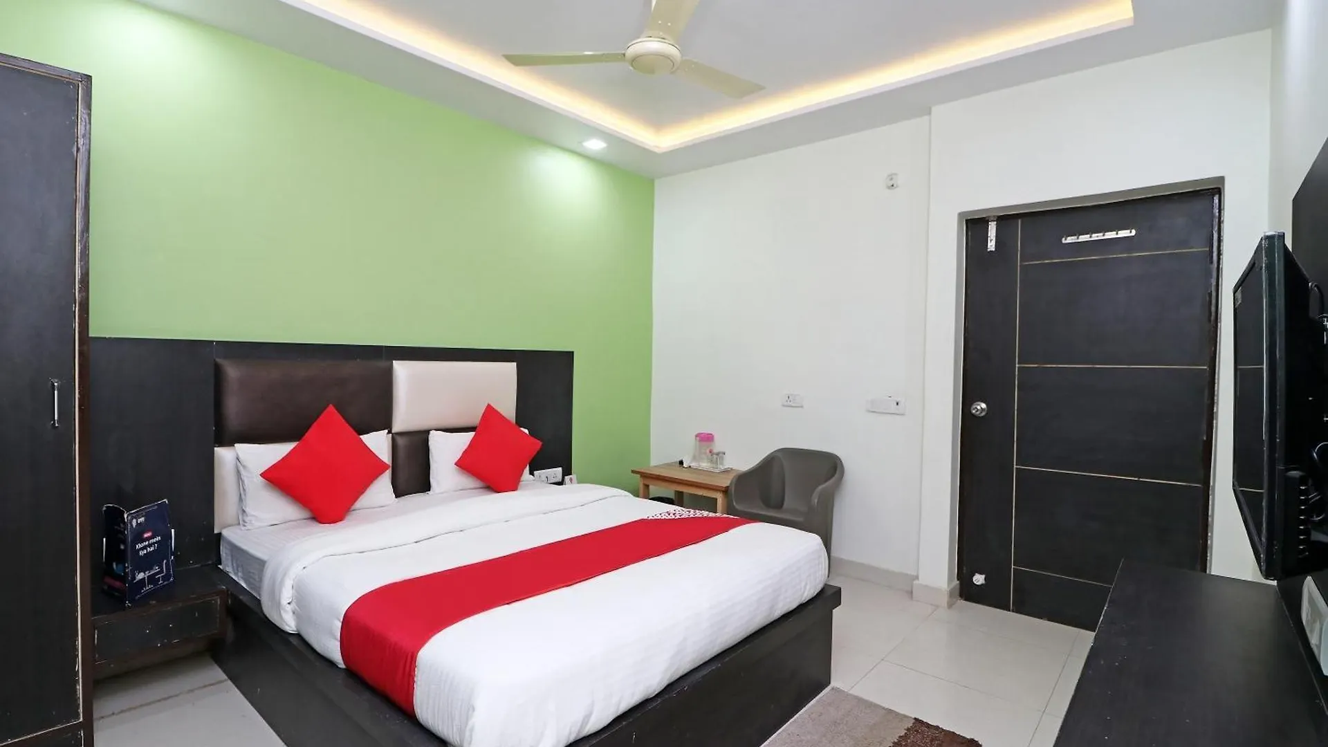 אגרה Oyo Hotel The Orient Tree 4*,  הודו